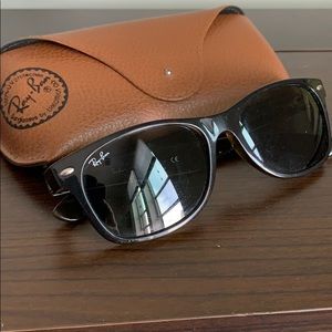 Ray Ban Wayfarer Tortoise Shell Sunglasses
